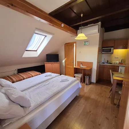 Napfeny Apartmanhaz Διαμέρισμα Έγκερ