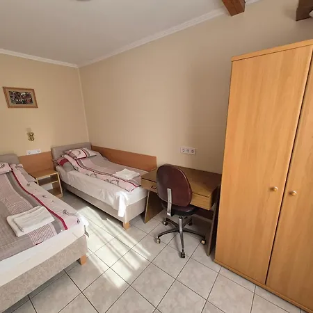 Napfeny Apartmanhaz Έγκερ